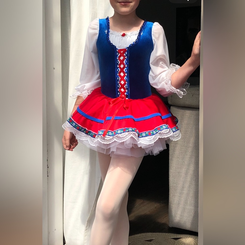 Dansco costume size MC